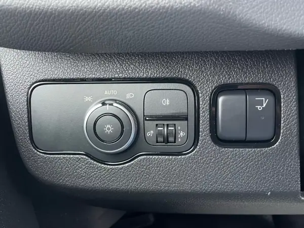 Mercedes-Benz Sprinter 515 CDI Contentor + Plataforma Elevatória 2023 - 49750 EUR, 54000 km - AUTO.MOTO.pt - 54000km - foto 31 de 33