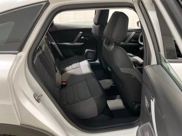 Citroën e-C4 2023 - 23990 EUR, 8800 km - AUTO.MOTO.pt - 8800km - foto 9 de 11