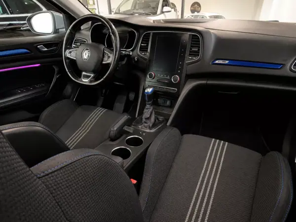 Renault Mégane 2018 - 12900 EUR, 184019 km - AUTO.MOTO.pt - 184019km - foto 4 de 7