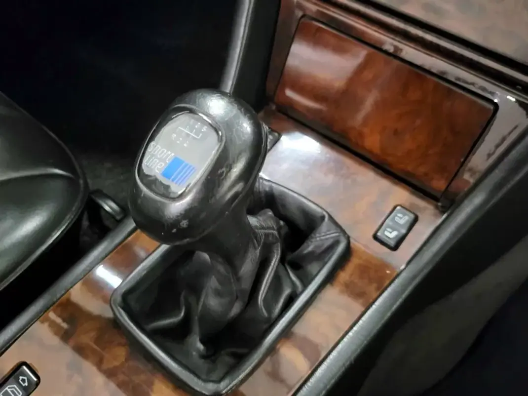 Mercedes-Benz E 220 1995 - 20500 EUR, 210000 km - 210000km - foto 41 de 46