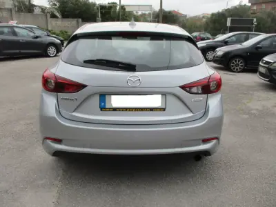 Mazda 3 2018 - 11900 EUR, 135000 km - AUTO.MOTO.pt - 135000km - foto 7 de 13