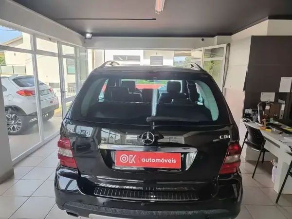 Mercedes-Benz ML 320 2006 - 17990 EUR, 269000 km - AUTO.MOTO.pt - 269000km - foto 9 de 32