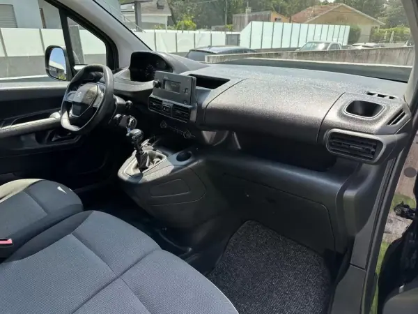 Peugeot Partner 1.5HDI 3lugares 2019 - 12900 EUR, 117000 km - AUTO.MOTO.pt - 117000km - foto 48 de 52