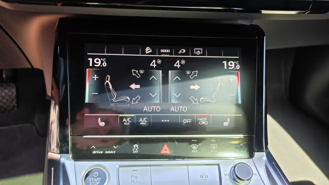 Audi e-tron Sportback 2021 - 43000 EUR, 50774 km - AUTO.MOTO.pt - 50774km - foto 11 de 23