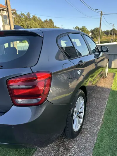 BMW 116 2015 - 12900 EUR, 230000 km - AUTO.MOTO.pt - 230000km - foto 15 de 57