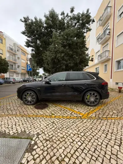 Porsche Cayenne 2011 - 42000 EUR, 162000 km - AUTO.MOTO.pt - 162000km - foto 9 de 18