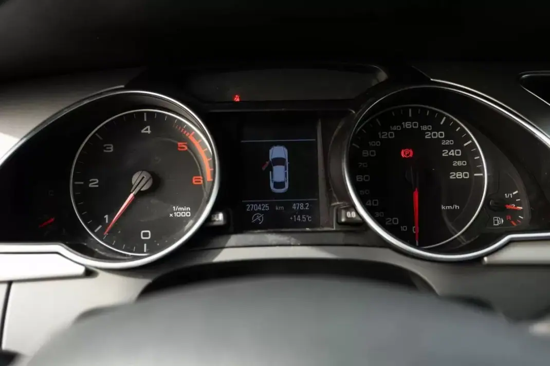 Audi A5 Sportback 2009 - 11900 EUR, 270425 km - AUTO.MOTO.pt - 270425km - foto 22 de 25