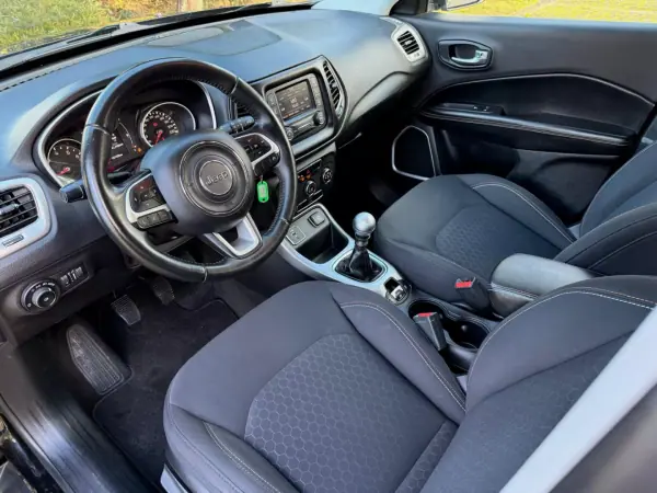 Jeep Compass 2018 - 16900 EUR, 131000 km - AUTO.MOTO.pt - 131000km - foto 4 de 21