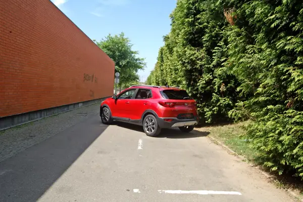 Kia Stonic 2019 - 12990 EUR, 101500 km - AUTO.MOTO.pt - 101500km - foto 3 de 10