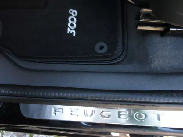 Peugeot 3008 2016 - 13990 EUR, 143000 km - AUTO.MOTO.pt - 143000km - foto 24 de 53