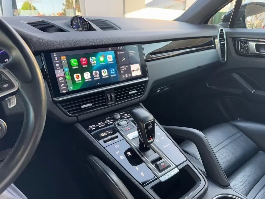 Porsche Cayenne Coupé 2019 - 64900 EUR, 158650 km - AUTO.MOTO.pt - 158650km - foto 12 de 16