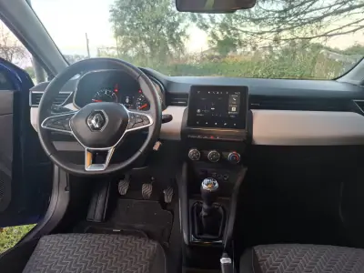 Renault Clio 2023 - 19990 EUR, 21500 km - AUTO.MOTO.pt - 21500km - foto 22 de 38