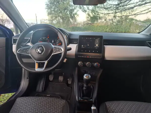 Renault Clio 2023 - 18990 EUR, 21500 km - AUTO.MOTO.pt - 21500km - foto 22 de 38