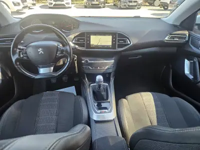 Peugeot 308 SW 2019 - 13500 EUR, 145500 km - 145500km - foto 17 de 33