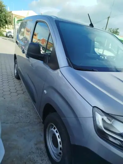 Citroën Berlingo blue hdi 2019 - 16900 EUR, 89000 km - AUTO.MOTO.pt - 89000km - foto 6 de 9