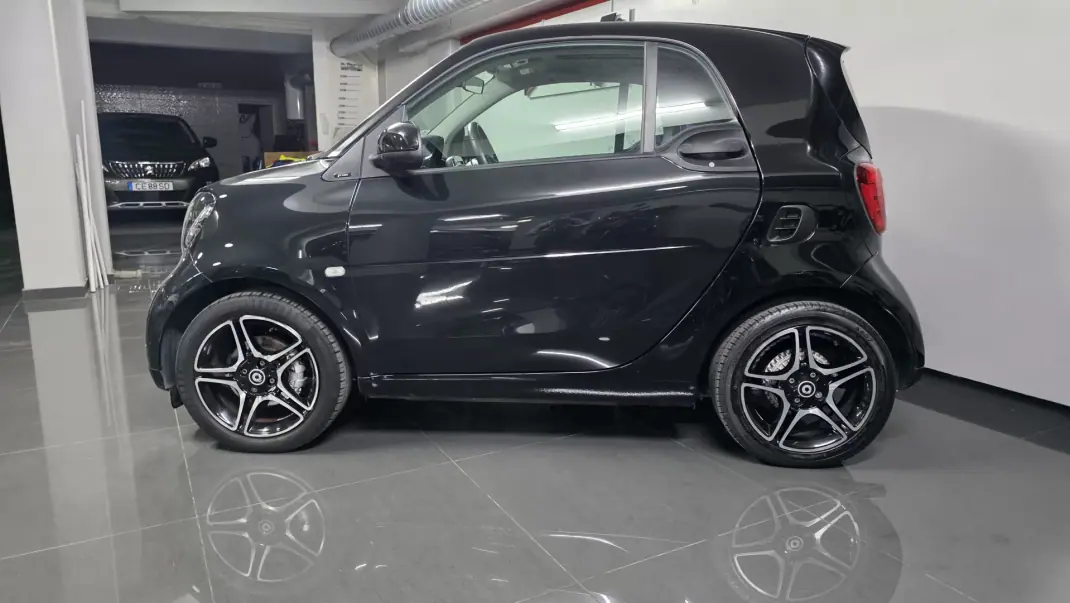 Smart ForTwo Coupé 2018 - 14990 EUR, 72000 km - AUTO.MOTO.pt - 72000km - foto 2 de 37