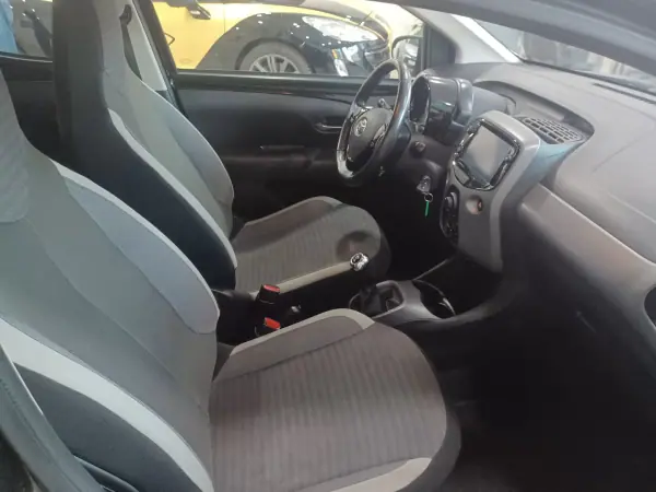 Toyota Aygo 2019 - 10890 EUR, 84853 km - AUTO.MOTO.pt - 84853km - foto 19 de 27