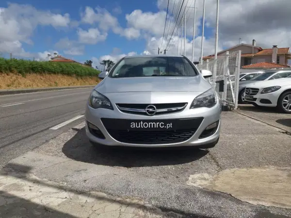 Opel Astra 2013 - 9900 EUR, 179980 km - AUTO.MOTO.pt - 179980km - foto 4 de 35