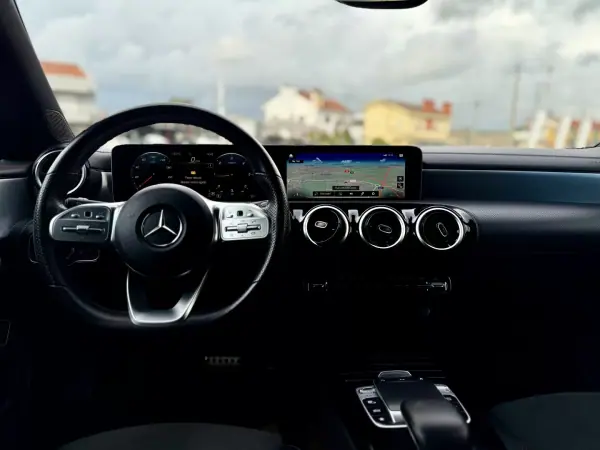 Mercedes-Benz CLA 180 2019 - 29950 EUR, 73000 km - AUTO.MOTO.pt - 73000km - foto 15 de 33