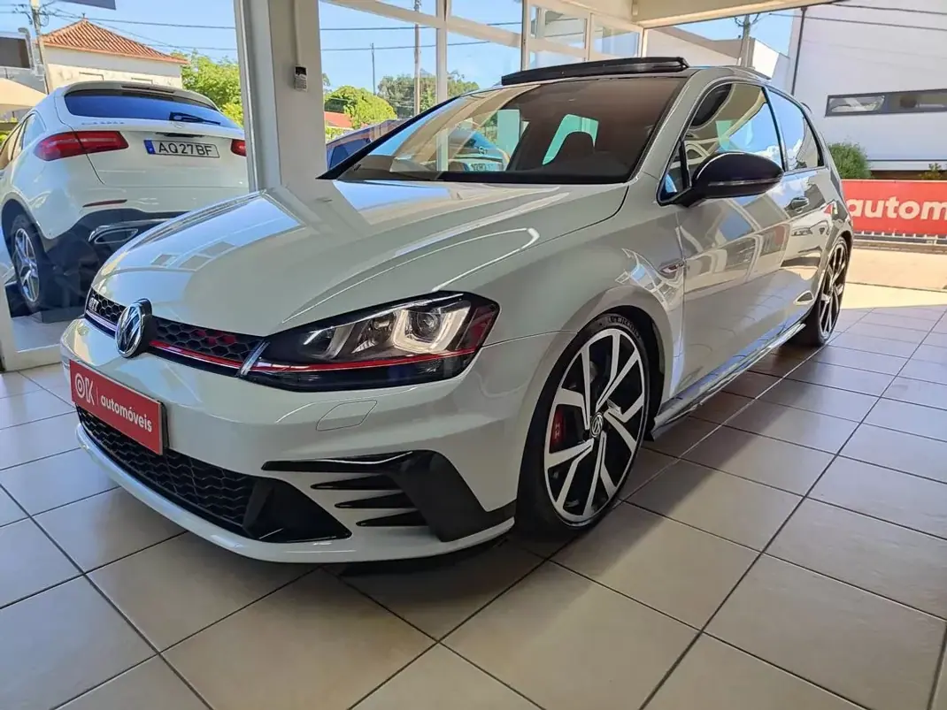 Volkswagen Golf 2017 - 30750 EUR, 76500 km - AUTO.MOTO.pt - 76500km - foto 5 de 35