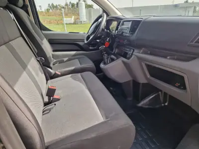 Citroën Jumpy 2017 - 13750 EUR, 245000 km - AUTO.MOTO.pt - 245000km - foto 8 de 10