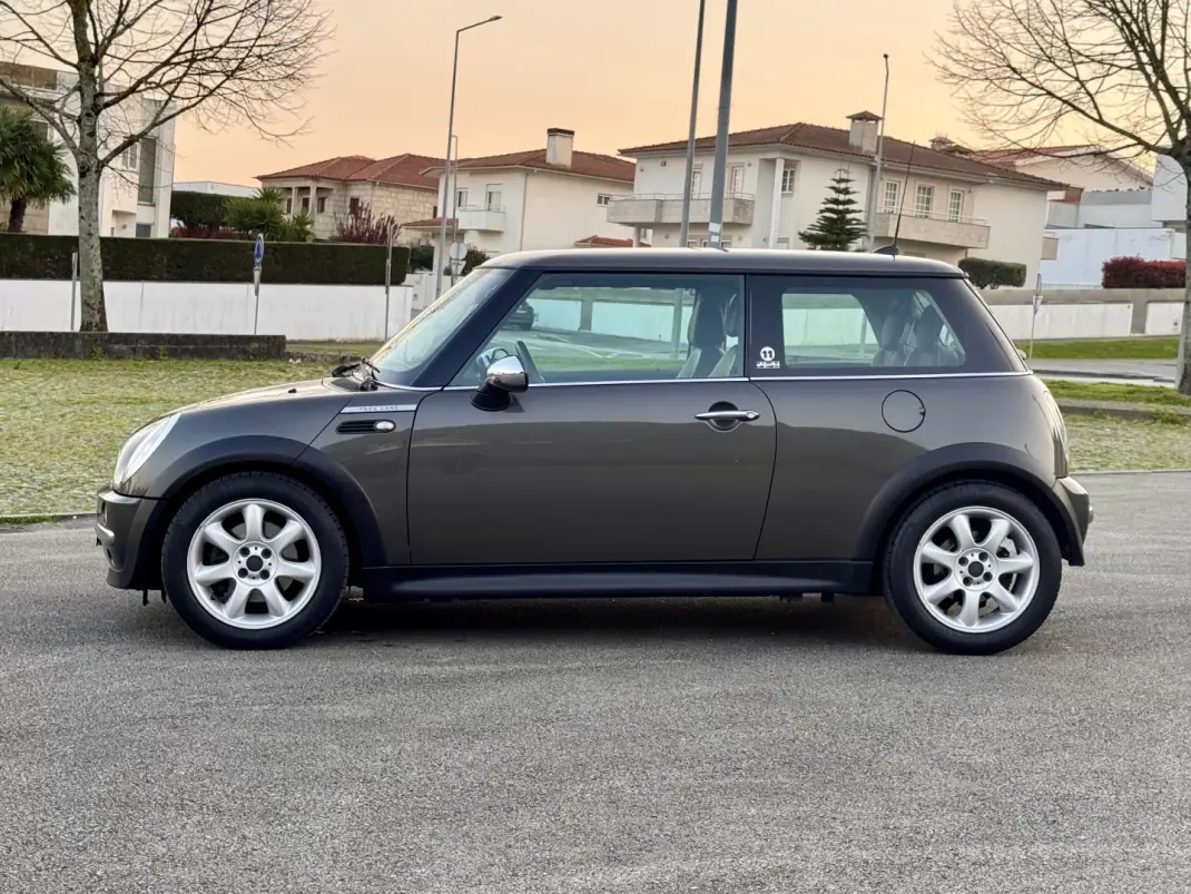 MINI 3 Portas 2006 - 6900 EUR, 160000 km - AUTO.MOTO.pt - 160000km - foto 3 de 26