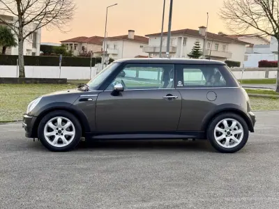 MINI 3 Portas 2006 - 6900 EUR, 160000 km - AUTO.MOTO.pt - 160000km - foto 3 de 26