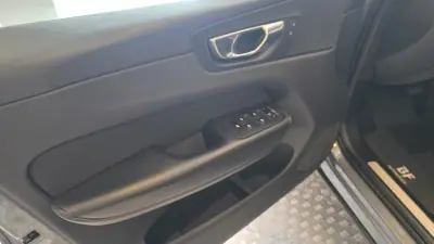 Volvo XC 60 2018 - 23500 EUR, 242396 km - AUTO.MOTO.pt - 242396km - foto 37 de 55