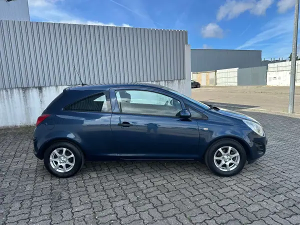Opel Corsa 2013 - 8490 EUR, 110000 km - AUTO.MOTO.pt - 110000km - foto 8 de 16