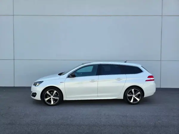 Peugeot 308 SW 2017 - 13750 EUR, 136500 km - AUTO.MOTO.pt - 136500km - foto 7 de 36