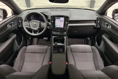 Volvo XC 40 2022 - 27950 EUR, 53768 km - AUTO.MOTO.pt - 53768km - foto 12 de 52