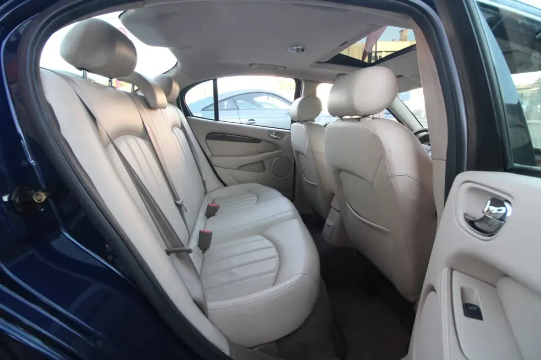 Jaguar X-Type 2003 - 9990 EUR, 128000 km - AUTO.MOTO.pt - 128000km - foto 28 de 31