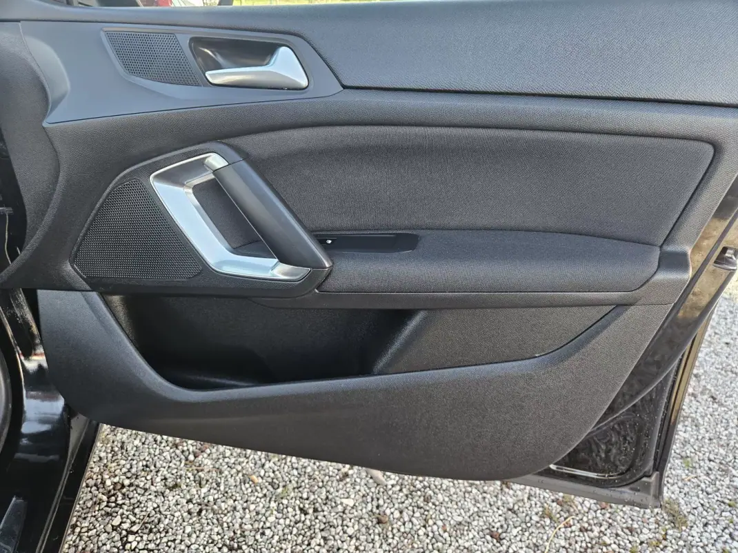 Peugeot 308 SW 2019 - 13800 EUR, 77780 km - AUTO.MOTO.pt - 77780km - foto 37 de 44