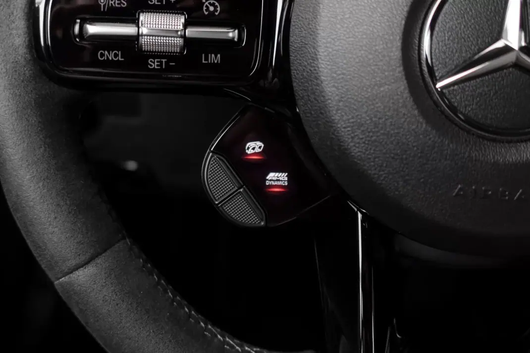 Mercedes-Benz AMG GT 2019 - 205000 EUR, 15821 km - AUTO.MOTO.pt - 15821km - foto 9 de 26