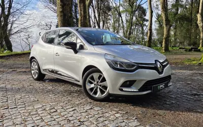 Renault Clio 2017 - 10950 EUR, 114000 km - AUTO.MOTO.pt - 114000km - foto 2 de 19