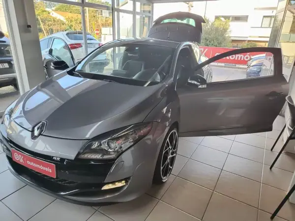 Renault Mégane Coupe 2010 - 18950 EUR, 157000 km - AUTO.MOTO.pt - 157000km - foto 19 de 39