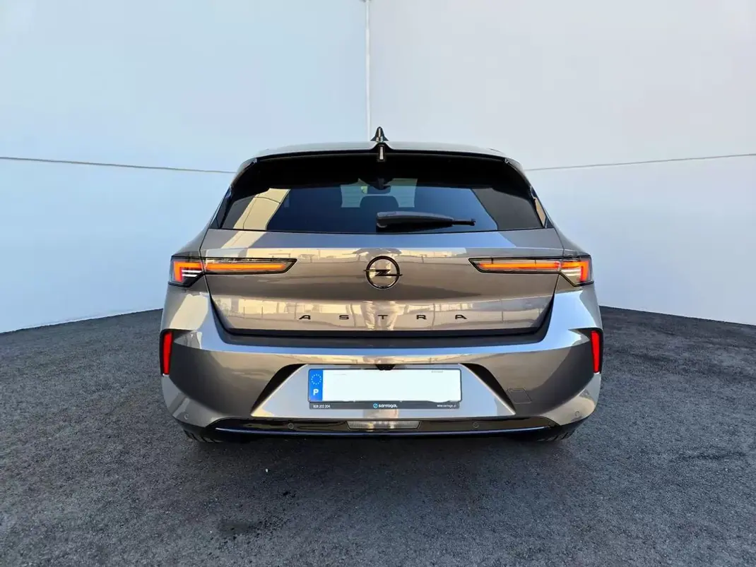 Opel Astra 2023 - 19900 EUR, 16940 km - AUTO.MOTO.pt - 16940km - foto 8 de 39