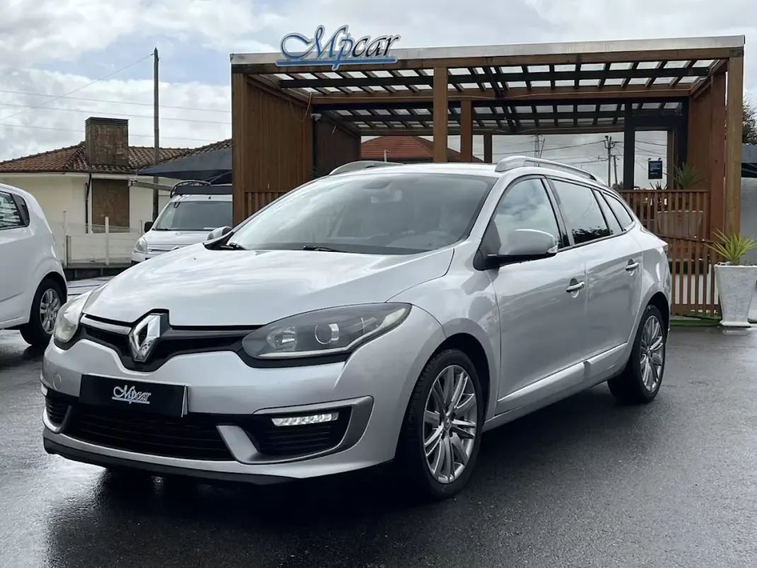 Renault Mégane Sport Tourer 2014 - 7750 EUR, 250000 km - AUTO.MOTO.pt - 250000km - foto 9 de 47