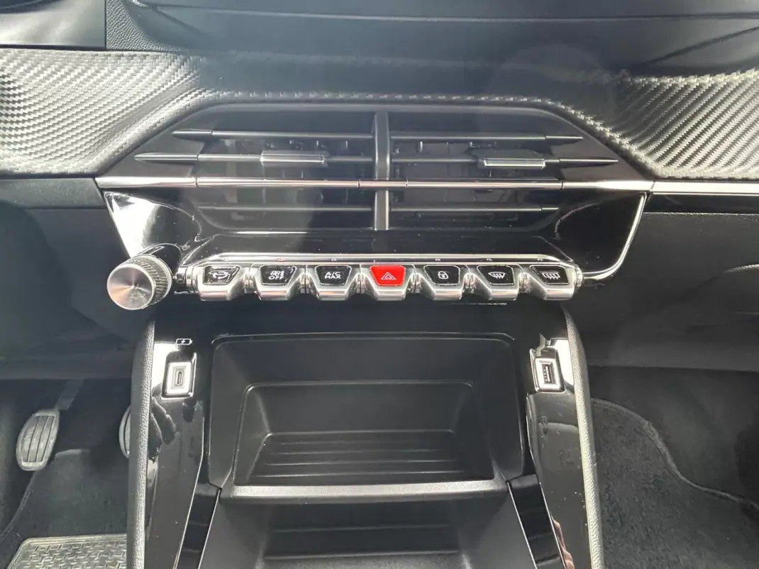 Peugeot 2008 2021 - 15750 EUR, 206114 km - AUTO.MOTO.pt - 206114km - foto 16 de 24