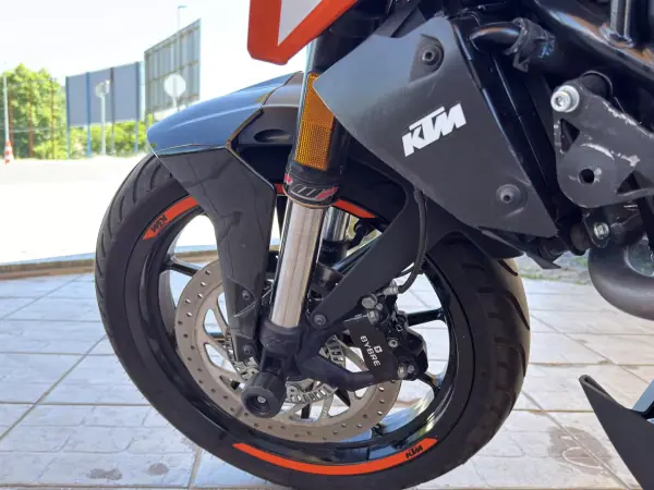 KTM Duke 200 2018 - 3750 EUR, 8468 km - AUTO.MOTO.pt - 8468km - foto 12 de 15