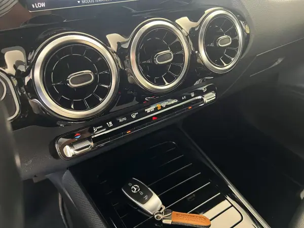 Mercedes-Benz GLA 250 2021 - 27600 EUR, 108896 km - AUTO.MOTO.pt - 108896km - foto 13 de 23