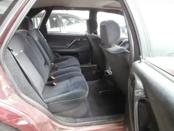 Volkswagen Passat 1994 - 2250 EUR, 333645 km - AUTO.MOTO.pt - 333645km - foto 10 de 13