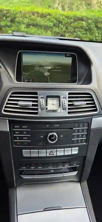 Mercedes-Benz E 250 2015 - 23600 EUR, 206000 km - AUTO.MOTO.pt - 206000km - foto 18 de 20