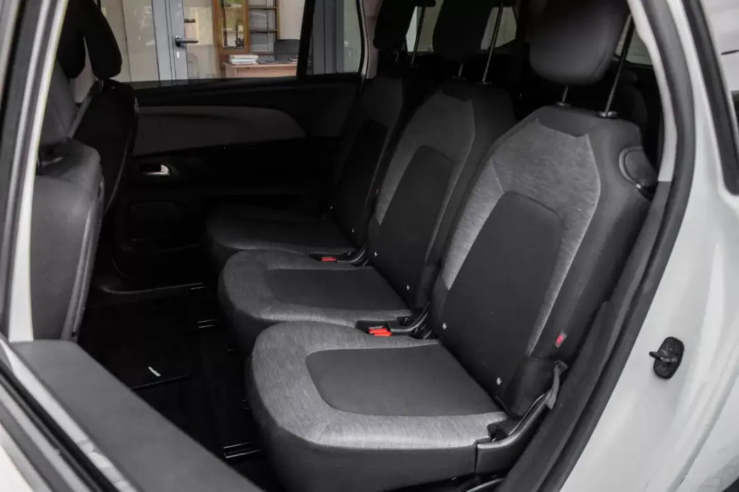 Citroën Grand C4 Spacetourer 2019 - 10750 EUR, 230819 km - AUTO.MOTO.pt - 230819km - foto 25 de 38