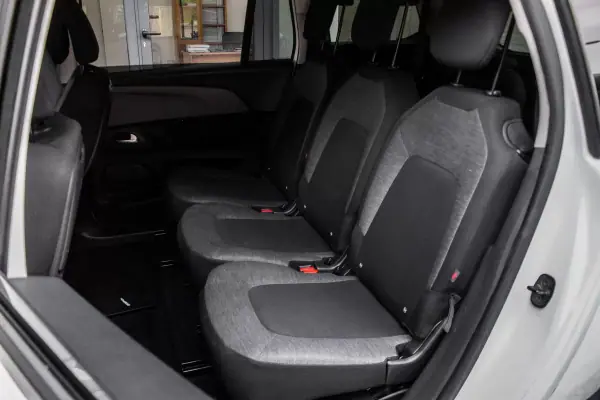 Citroën Grand C4 Spacetourer 2019 - 10750 EUR, 230819 km - AUTO.MOTO.pt - 230819km - foto 25 de 38