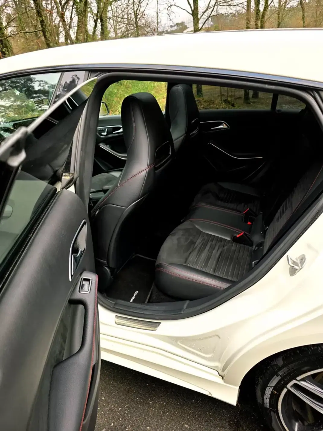 Mercedes-Benz CLA 220 2017 - 19990 EUR, 211000 km - AUTO.MOTO.pt - 211000km - foto 29 de 31