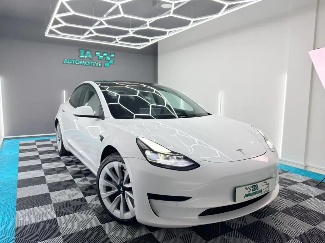 Tesla Model 3 2022 - 24999 EUR, 115000 km - AUTO.MOTO.pt - 115000km - foto 4 de 23