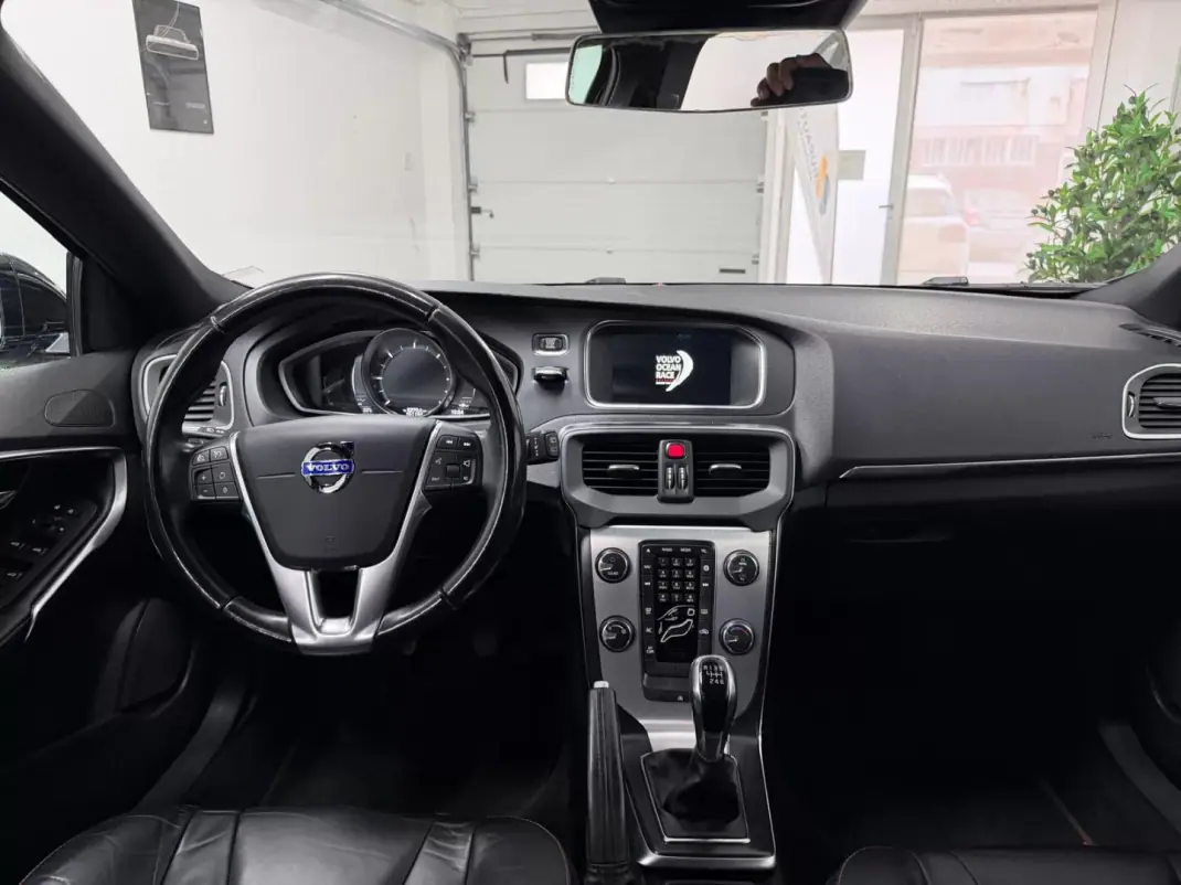 Volvo V40 2015 - 11990 EUR, 151000 km - 151000km - foto 6 de 29