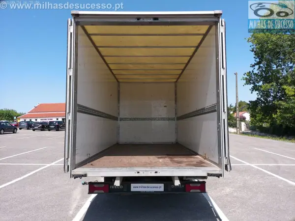 Iveco 2015 - 17850 EUR, 206000 km - AUTO.MOTO.pt - 206000km - foto 6 de 15