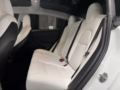 Tesla Model 3 2021 - 28990 EUR, 36500 km - AUTO.MOTO.pt - 36500km - foto 18 de 22